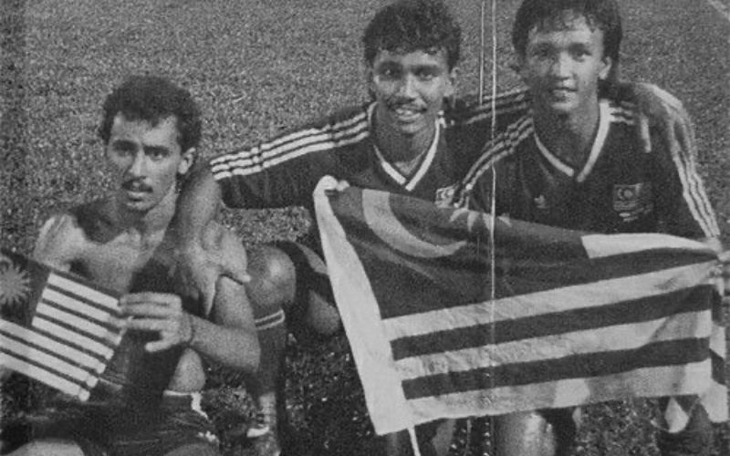 Ông có khoảng thời gian gắn liền với bóng đá đường phố 